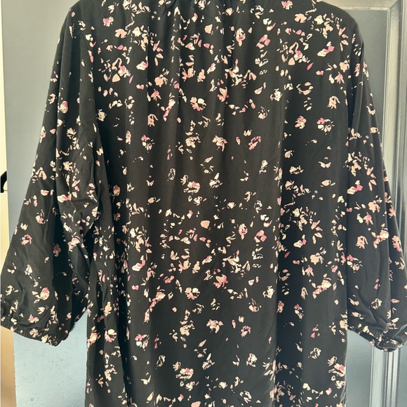 XXL black blouse with abstract floral design - Picture 3 of 3